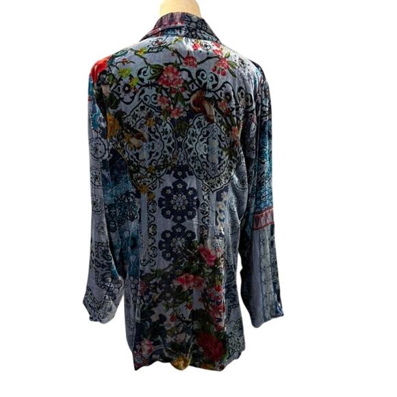 "JOHNNY WAS" Beautiful Velvett 3 Butt. Cardigan SZ M Floral Silk Blend Luxurious - Picture 3 of 11